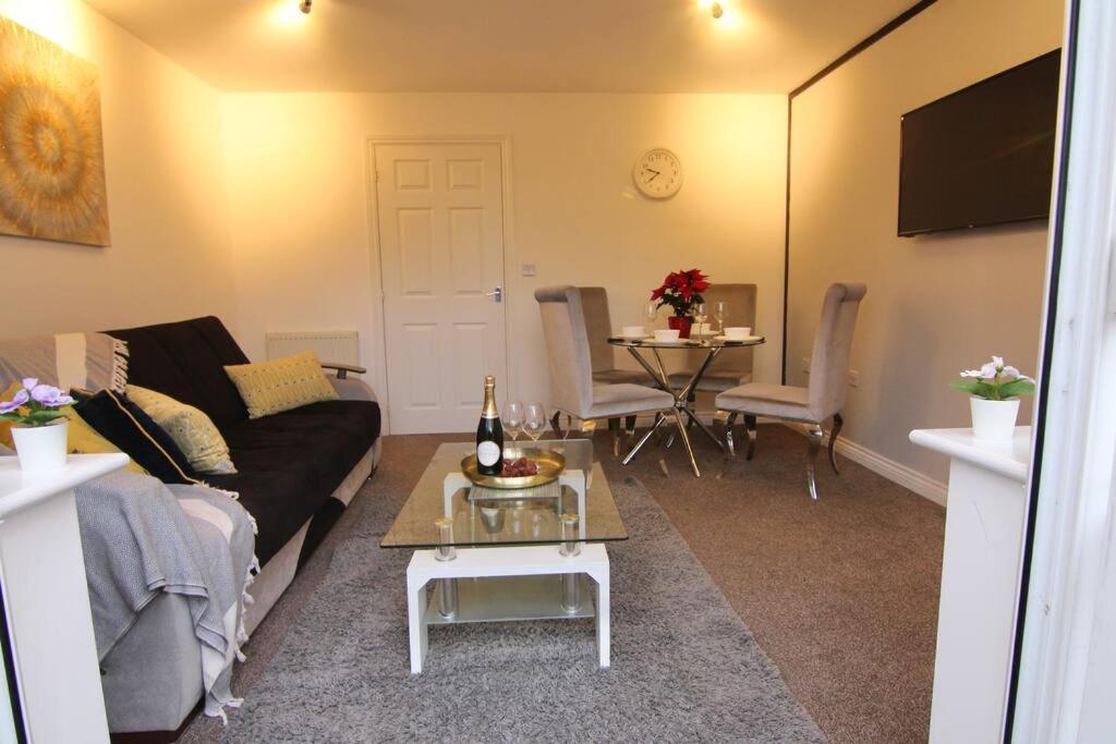 Daimler House - Cosy Home Near Coventry City Centre Extérieur photo