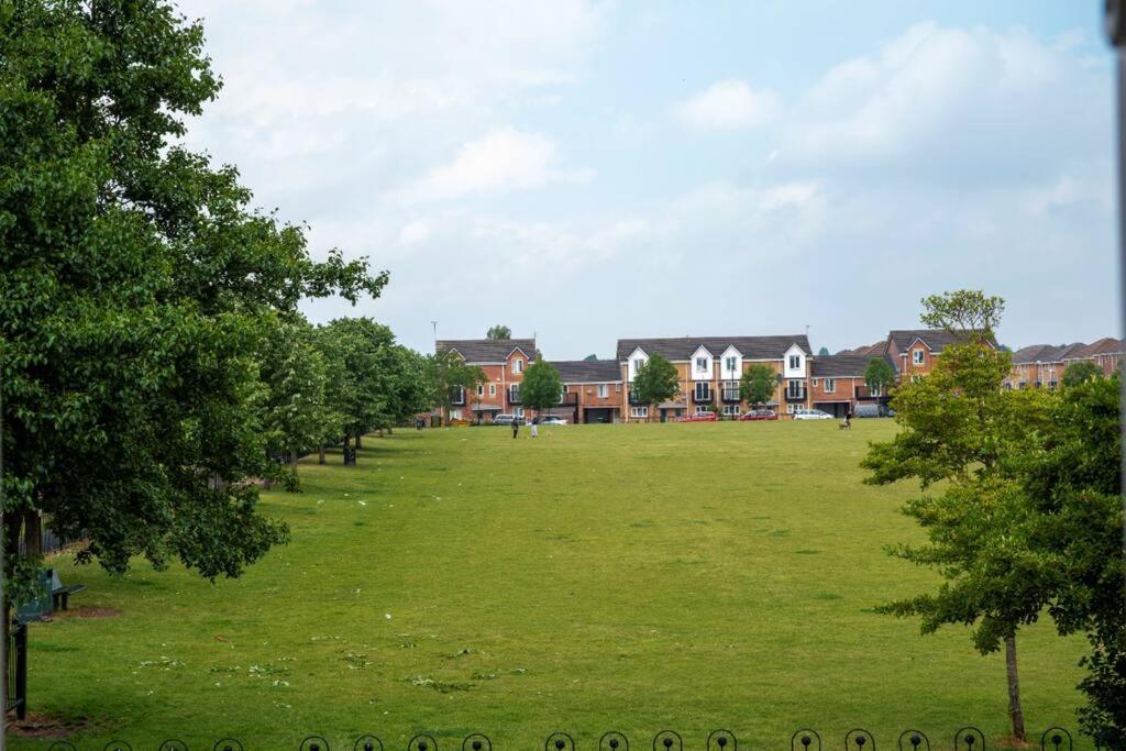 Daimler House - Cosy Home Near Coventry City Centre Extérieur photo